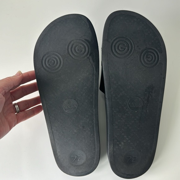 Authentic Gucci  RUBBER  SLIDE SANDAL in black - Size 9 - Picture 7 of 8